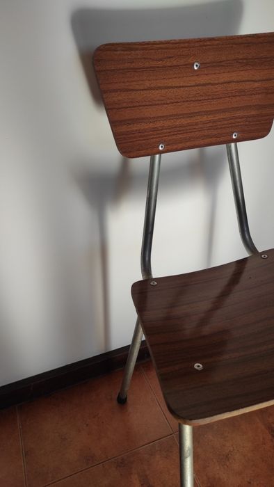 Cadeira antiga metal