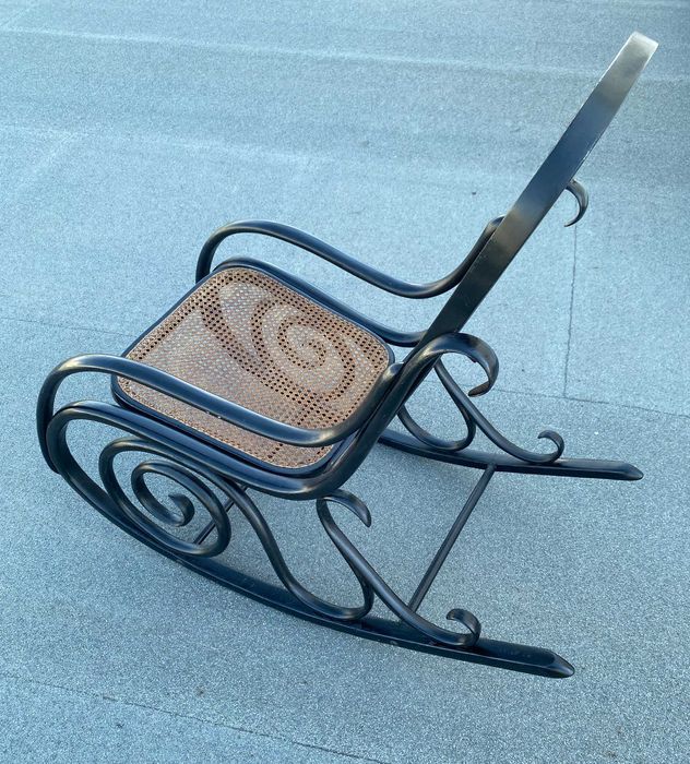 Cadeira Baloiço antiga restaurada - Estilo Thonet