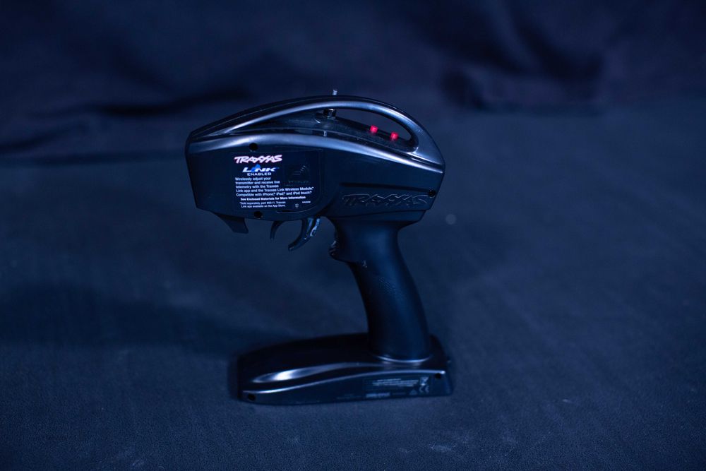 Carro RC com Rig para Câmera + Comando Traxxas 2.4GHz