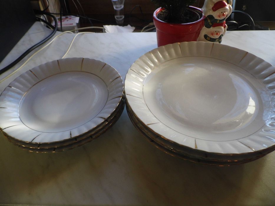 Talerze płytkie i deserowe porcelana Chodzież Iwona  "złota linia"