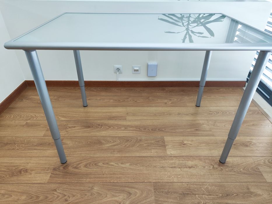 Mesa/Secretária Ikea (VIKA LAURI)