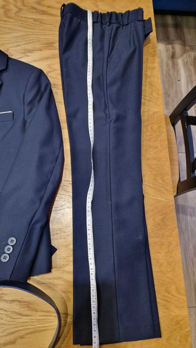 Garnitur na komunię - komunijny granatowy r. 134 pasek skórzany gratis