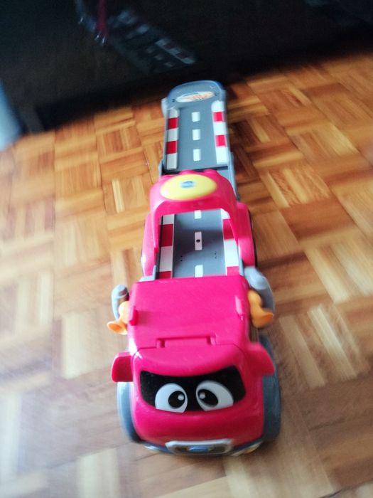 Camião/ pista/ garagem de carrinhos Chicco