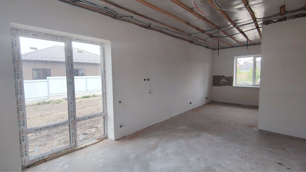 Гніванське шосе поруч магазини