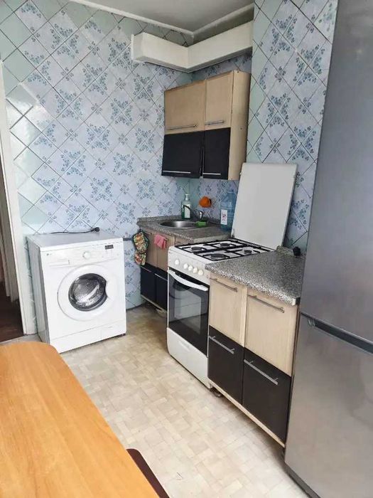 Продам 4к квартиру, косметичний ремонт, вул.Янтарна Лівий берег