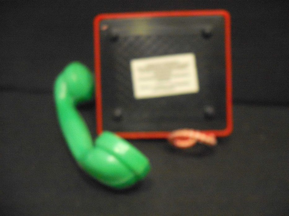 PEPE - Telefone antigo feito em plástico
