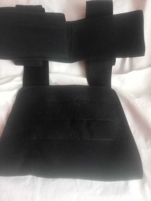 Медичний корсет для поламаної руки