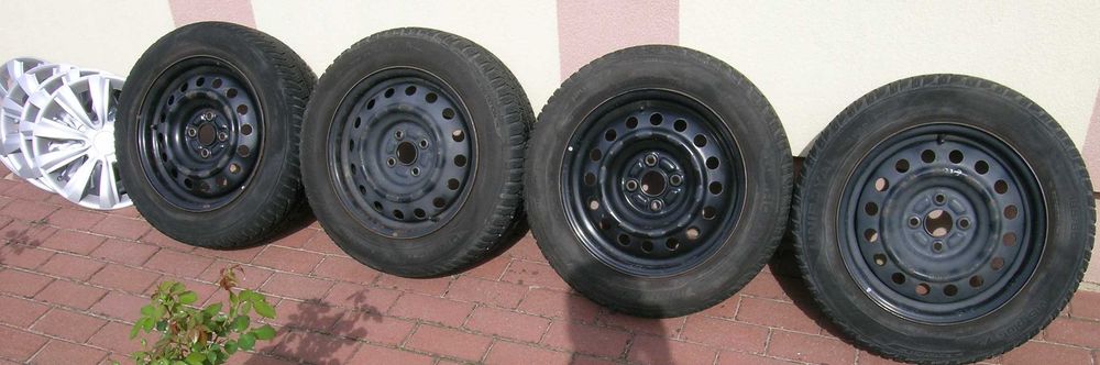 Opony zimowe UNIROYAL na stalowych felgach 15"