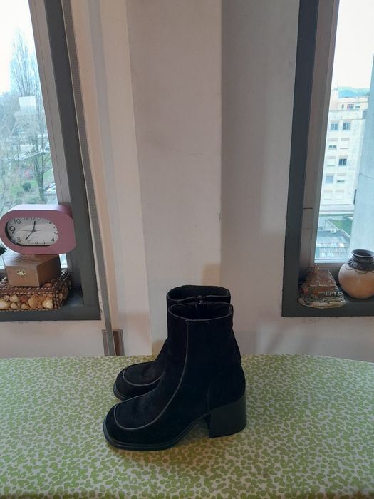 Vendo Botas de Senhora ELASTOMERE muito bonitas como novas