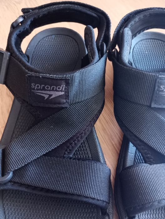 Czarne sandały Sprandi