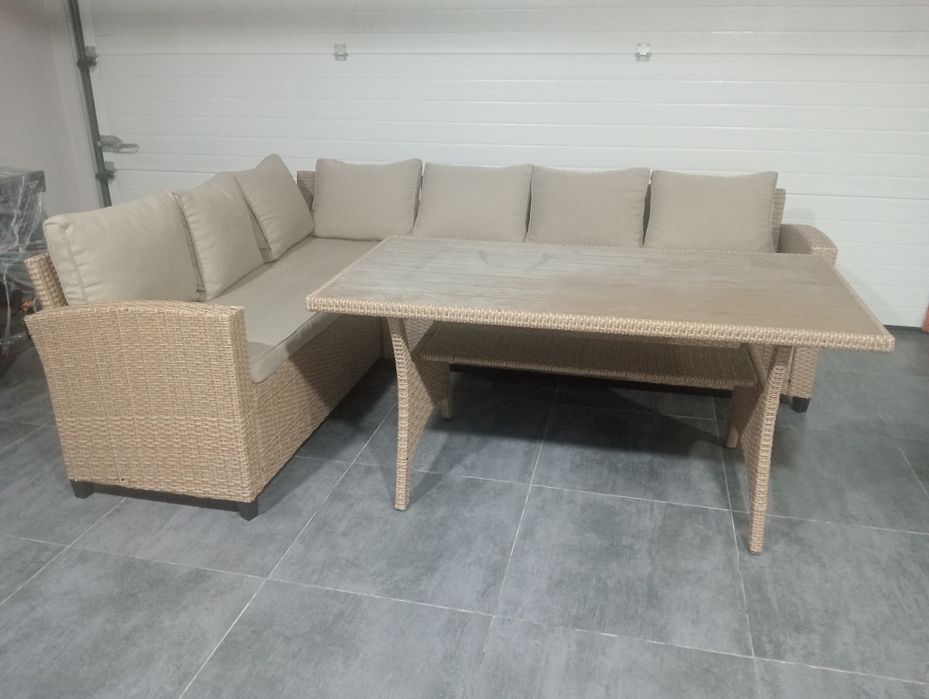 Conjunto mesa e sofás jardim