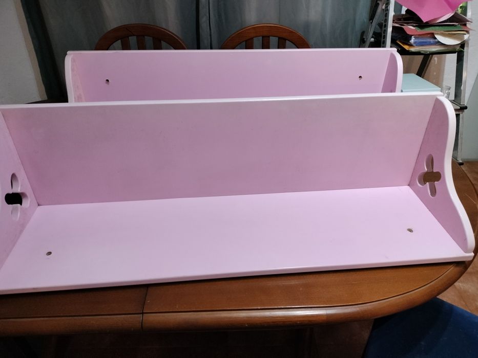 Vendo 2 prateleiras de quarto de criança
