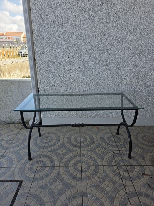 Mesa de centro com vidro
