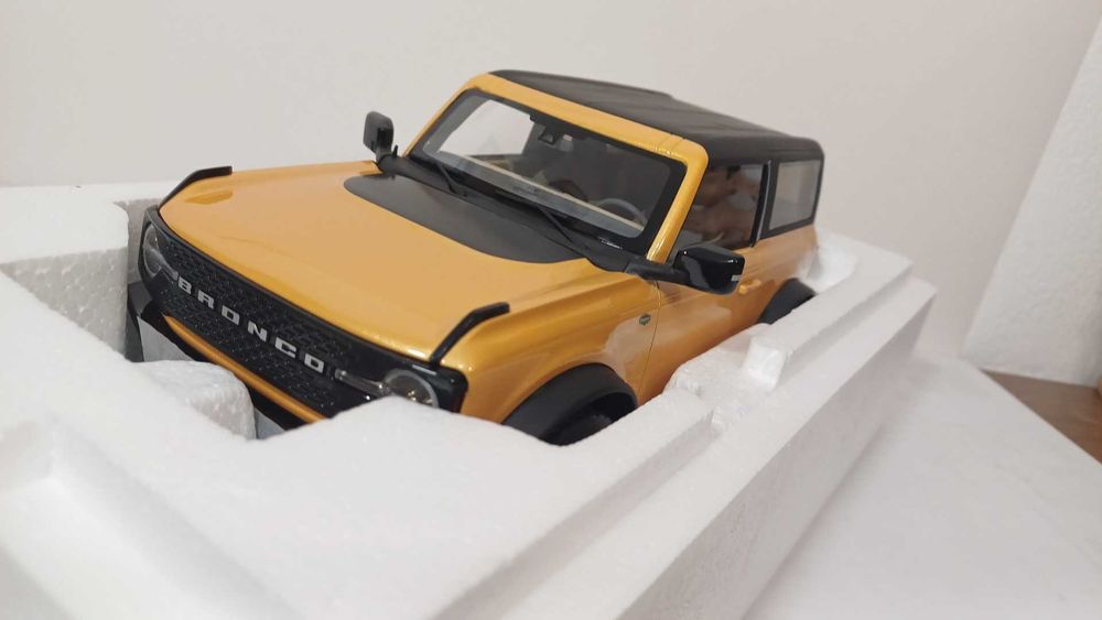 1/18 Ford Bronco Wildtrak 2021 dr - GT Spirit US044