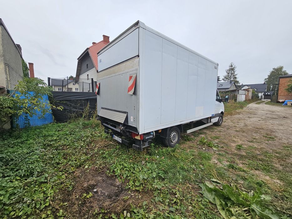 Wynajem busów wypożyczalnia aut dostawczych z windą autolaweta