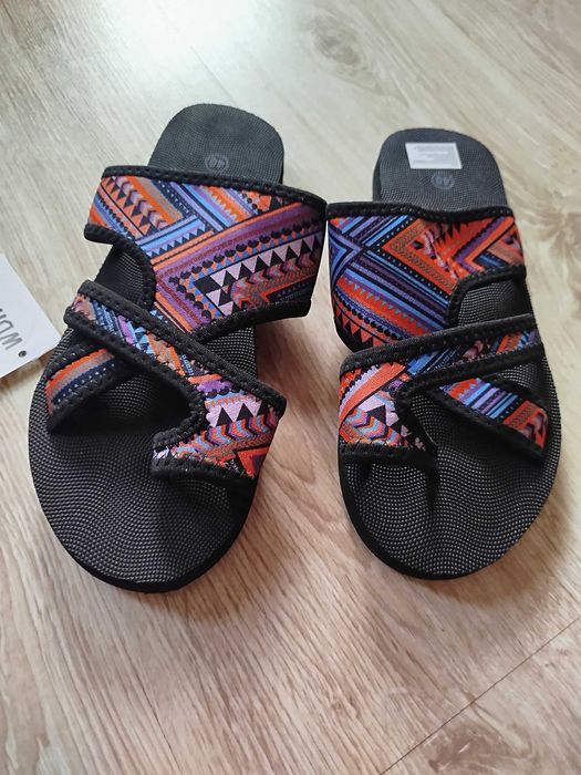 nowe wzorzyste klapki japonki rozm. 39 (40)