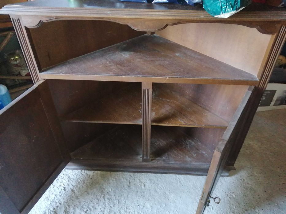 Móvel de canto triangular