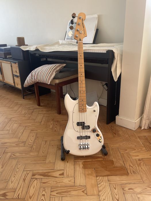 Baixo Fender player II Mustang