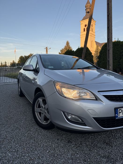 Opel astra J 2011