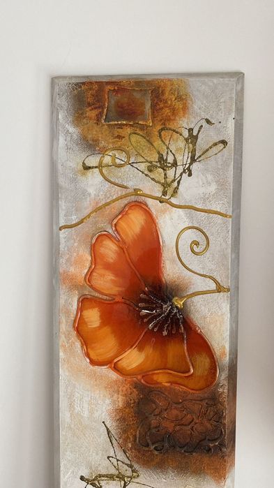 Quadro com relevo laranja e dourado
