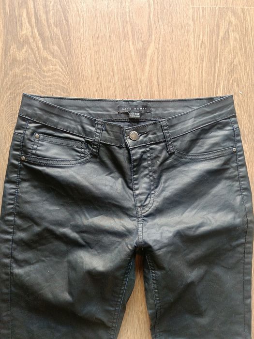 Spodnie woskowane czarne 38 M proste