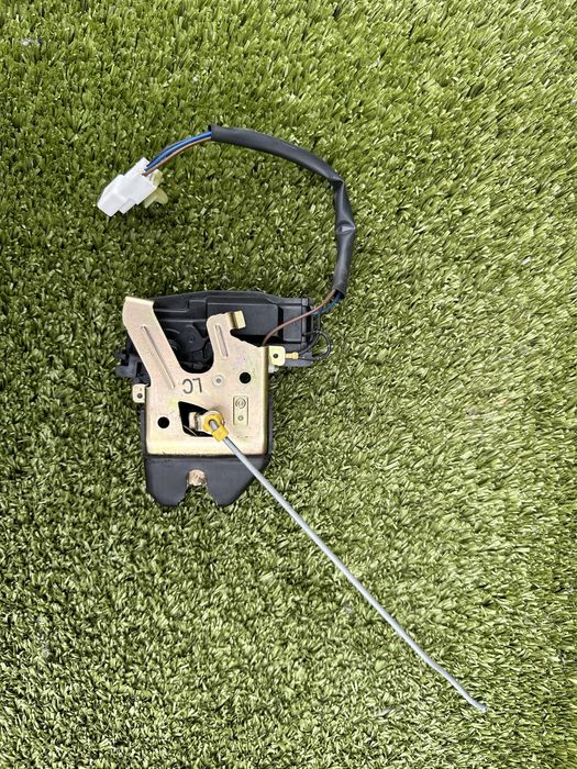 Кришка  багажника + замок багажника Chevrolet Aveo