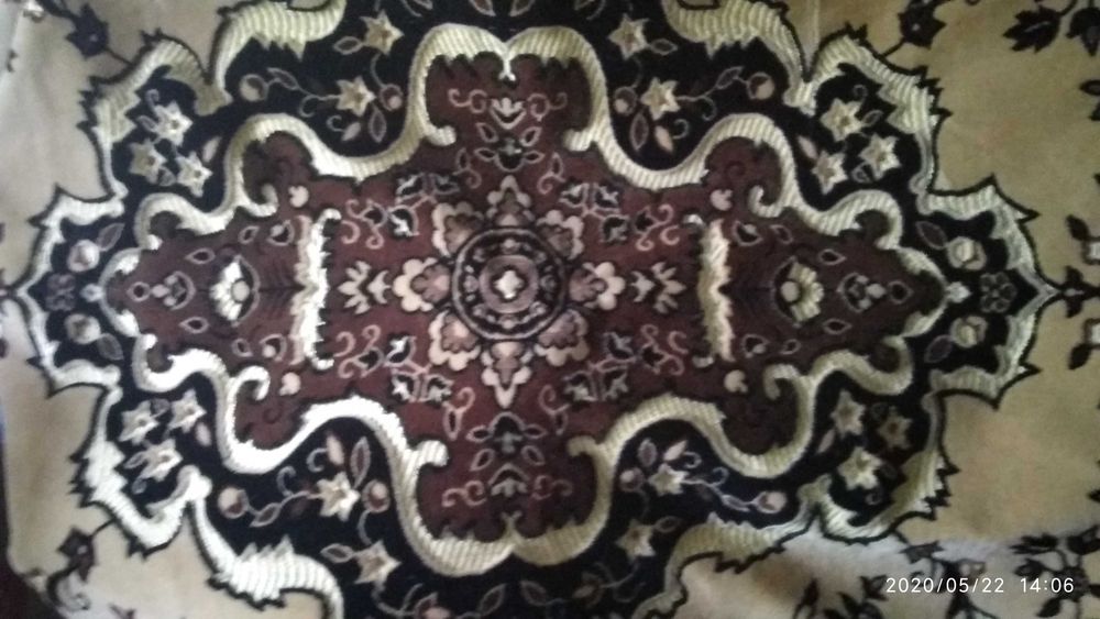 Продам одеяло, комплект постельного белья и велюровое покрывало.