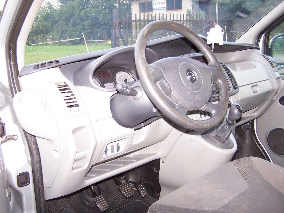 Opel Vivaro 8 -mio osobowy 2,5 CDTI 145 KM.