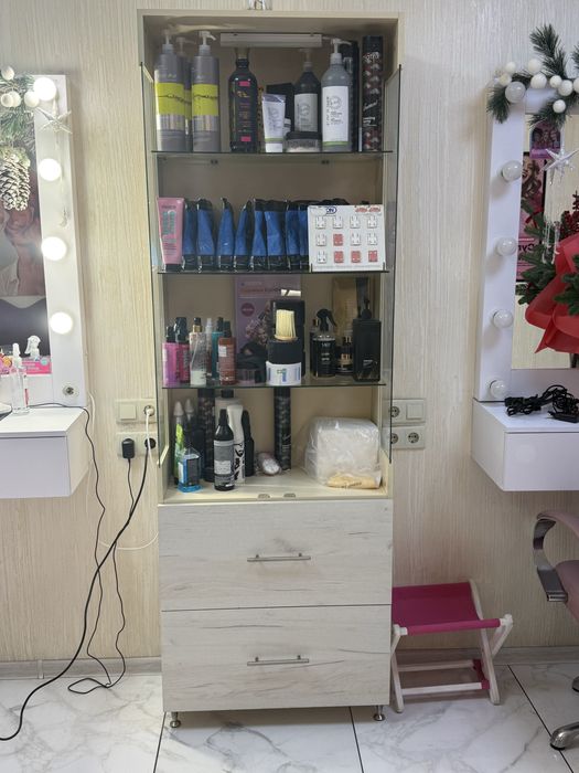 Шкаф витрина.