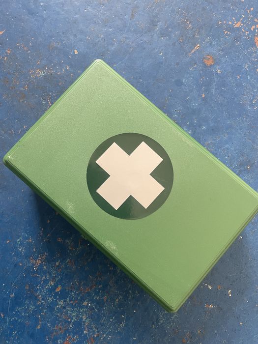 Продам аптечку універсальну