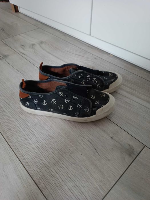 Trampki rozm 33, tenisówki chłopięce na gumkę z motywem marynarskim