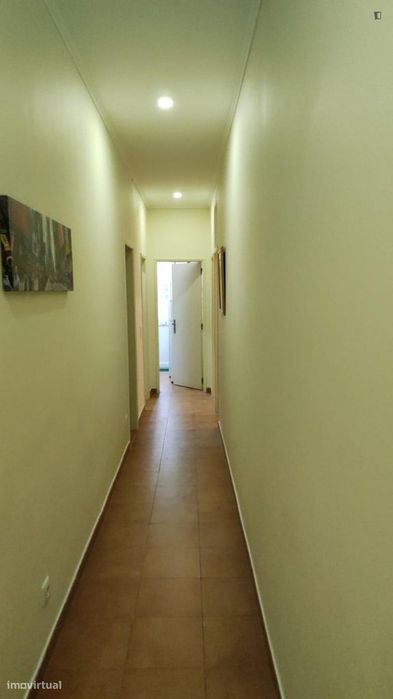 Quarto - localizado em Arroios Lisbon