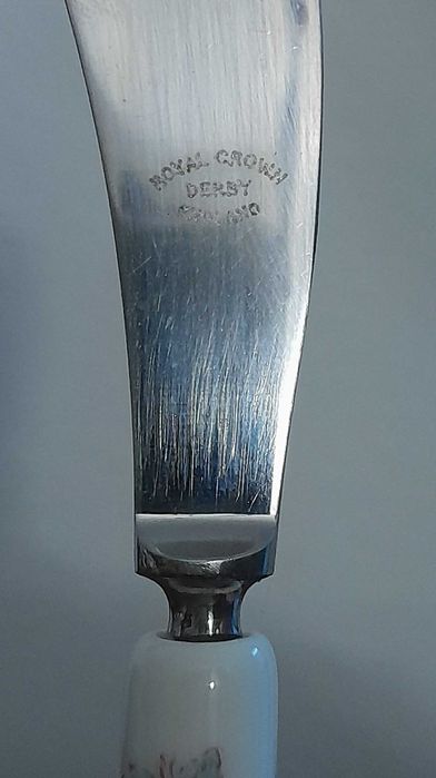 Royal Crown Derby, prato e faca para manteiga