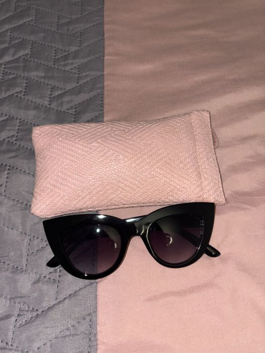 Oculos de sol pretos