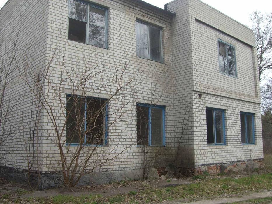 Продам турбазу Днепропетровская обл, Самарь 3,5 га земли  4 тыс м2 зданий 70 $ за м2 от собственника
