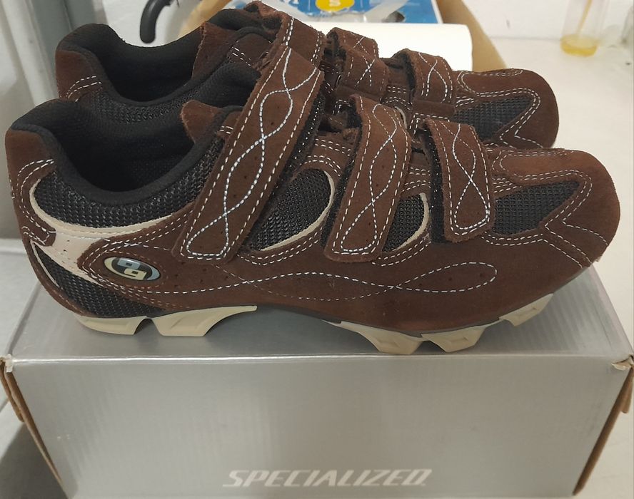 Sapatos de ciclismo para mulher Specialized. NOVO