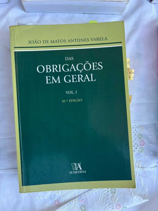 Manuais e Códigos de Direito
