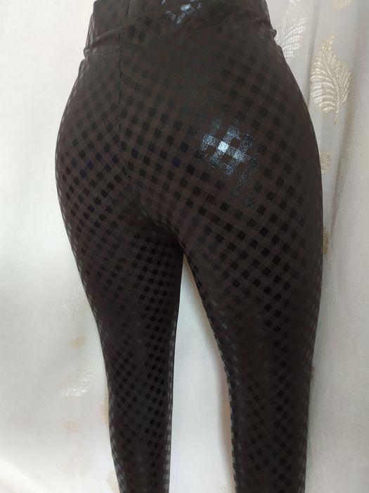 - Leggings Push-Up em Napa  - Artigo Novo