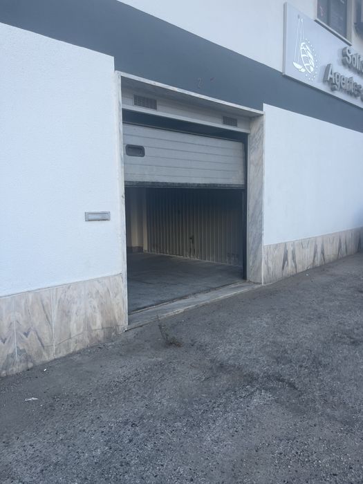 Arrendo box garagem  35 metros   quadrados