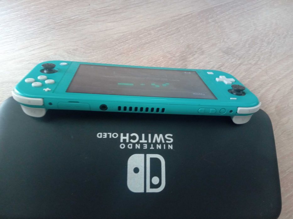 Нинтендо свич лайт + аксесуари + картридж 23 фіфа + акаунт 20+ игор