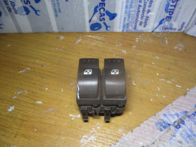 Comando / botão / interruptor vidros frente esquerdo RENAULT Megane II