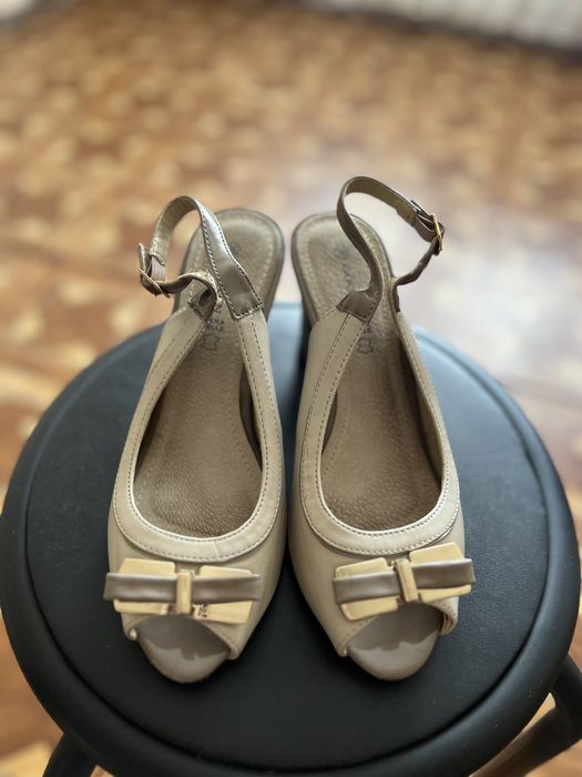 Продам босоножки