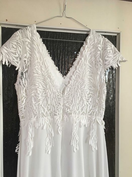 Suknia ślubna - prosta i lekka