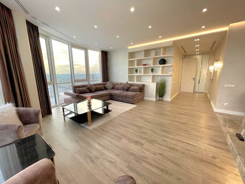 Апартаменты, 22 эт  Вид на Днепр. Панорамные окна в пол. Смарт плаза