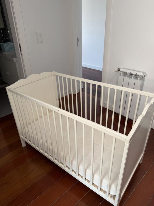 Berço + colchão bebé Ikea