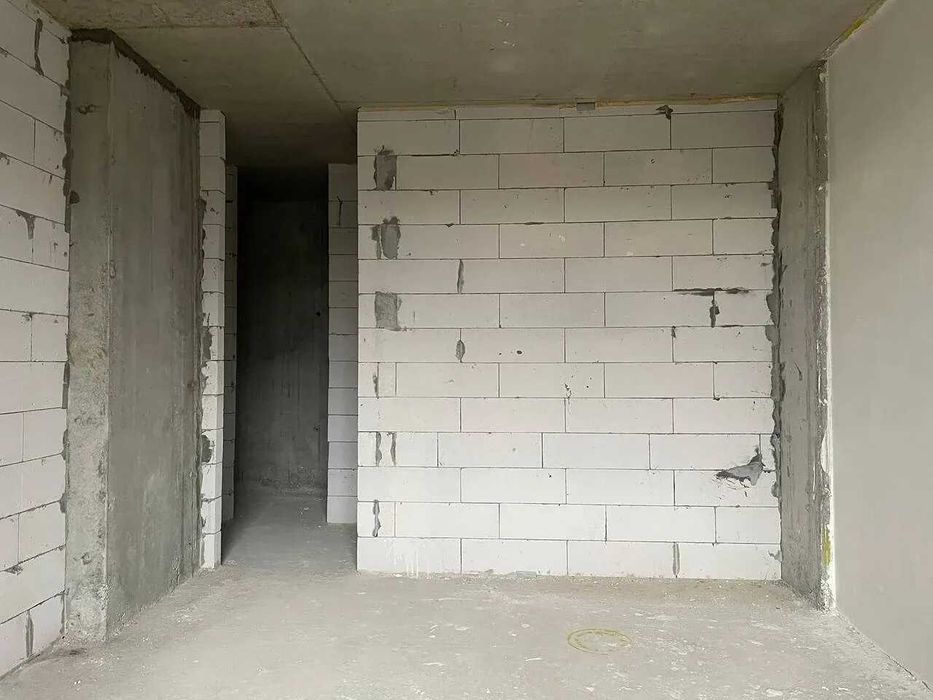 Здана двокімнатна квартира біля річки