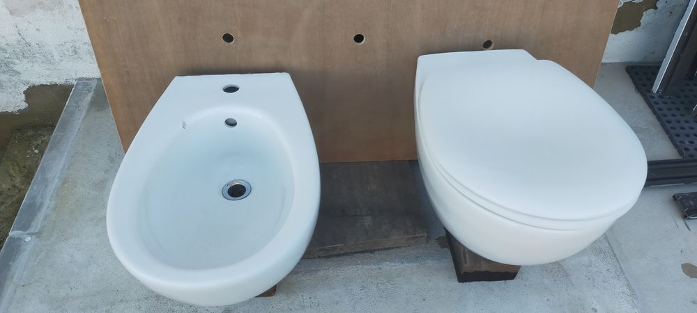 Sanita e bidé, fixação suspensa