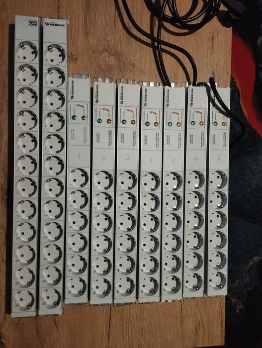 Listwy zasilające z zabezpieczeniem przeciwprzepieciowym