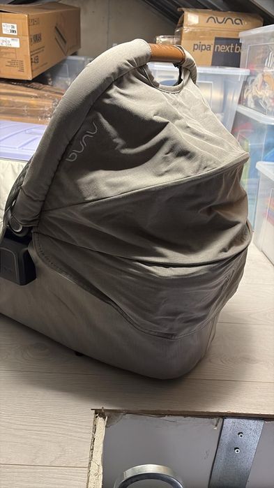 Trio Nuna ( carrinho, alcofa e ovo)