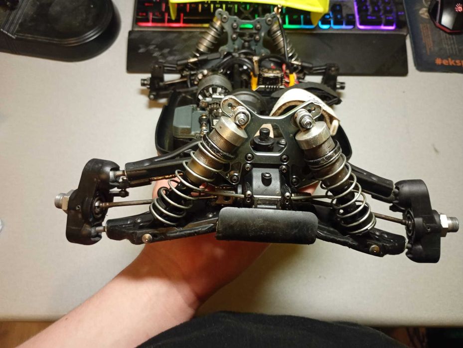 Mugen mbx8 eco bez elektoniki. Buggy 1/8